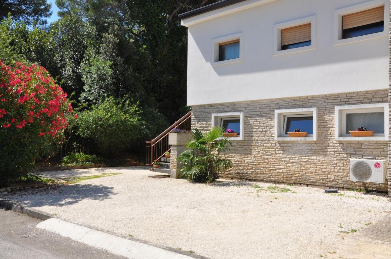 Apartments Natasa Pula Exterior photo