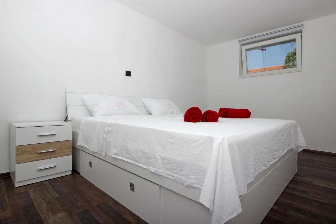 Apartments Natasa Pula Exterior photo