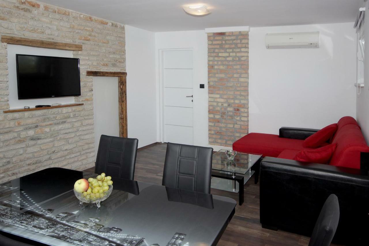 Apartments Natasa Pula Exterior photo