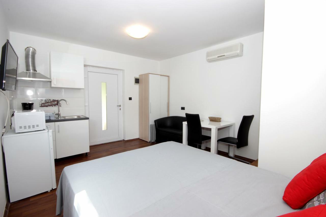 Apartments Natasa Pula Exterior photo